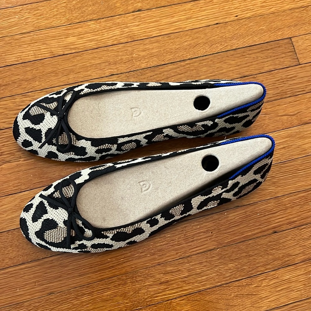 New in box Rothy’s ballet flats in size 9.5 Desert Cat